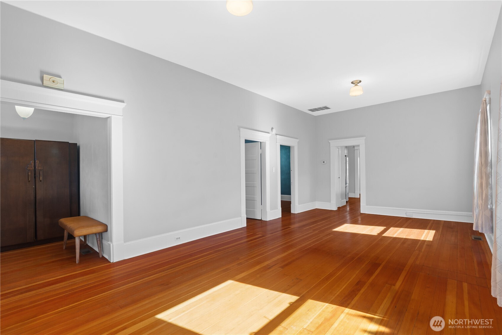 2524 Franklin Street Property Photo 8