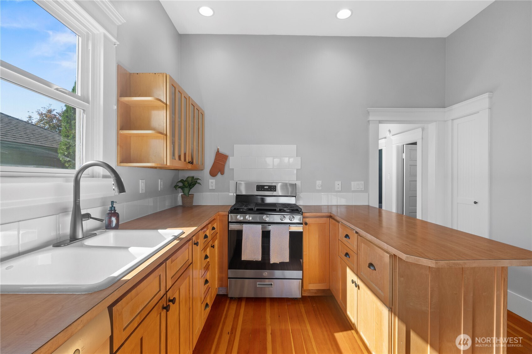 2524 Franklin Street Property Photo 15