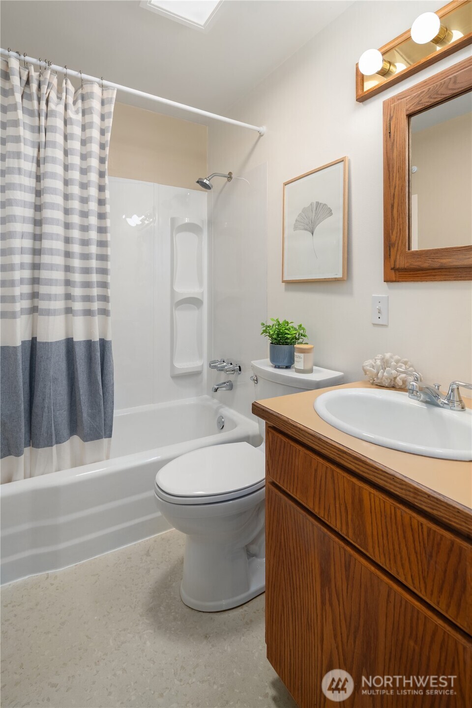 570 Se Andrews Street Property Photo 16
