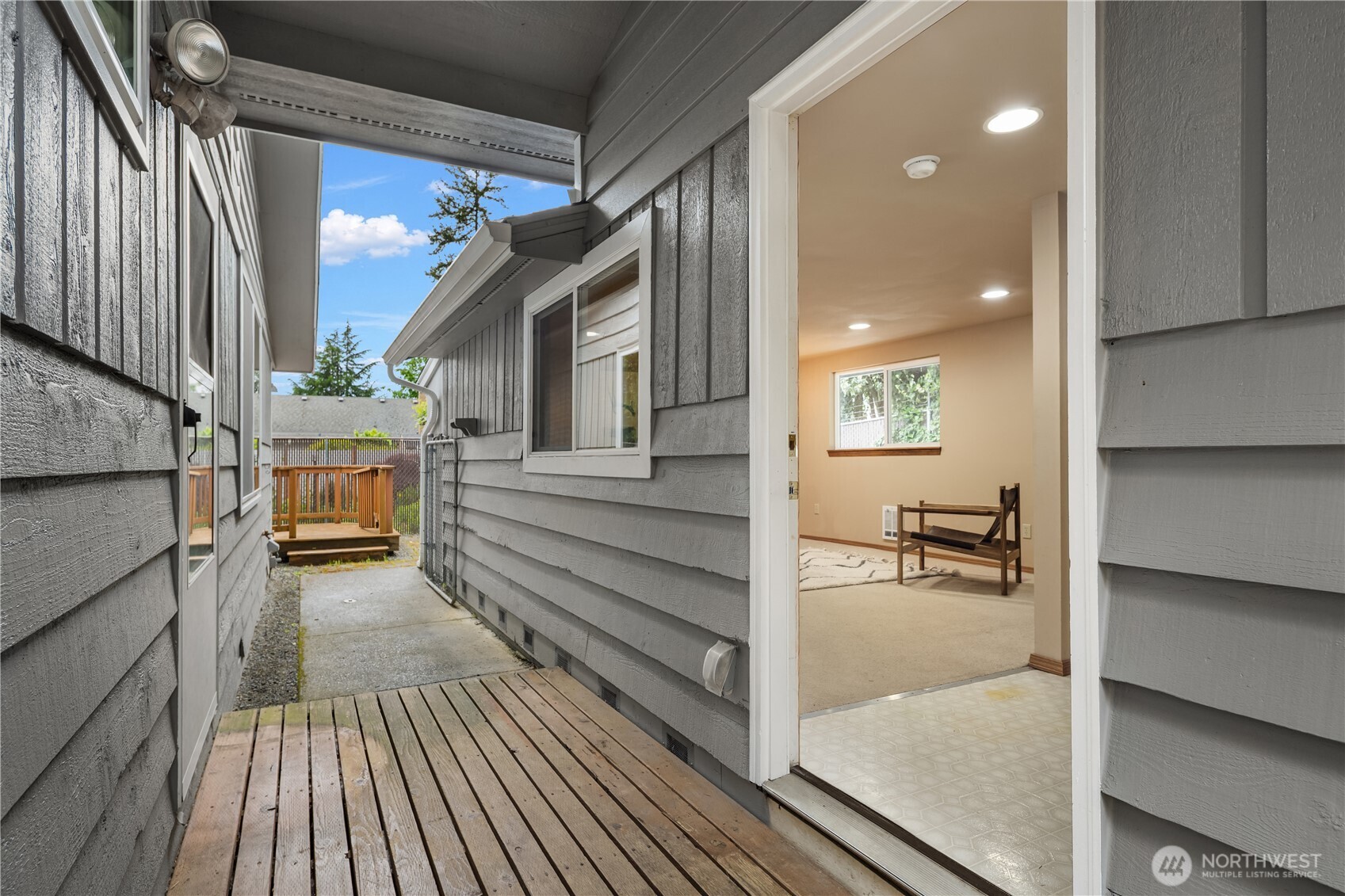 570 Se Andrews Street Property Photo 17