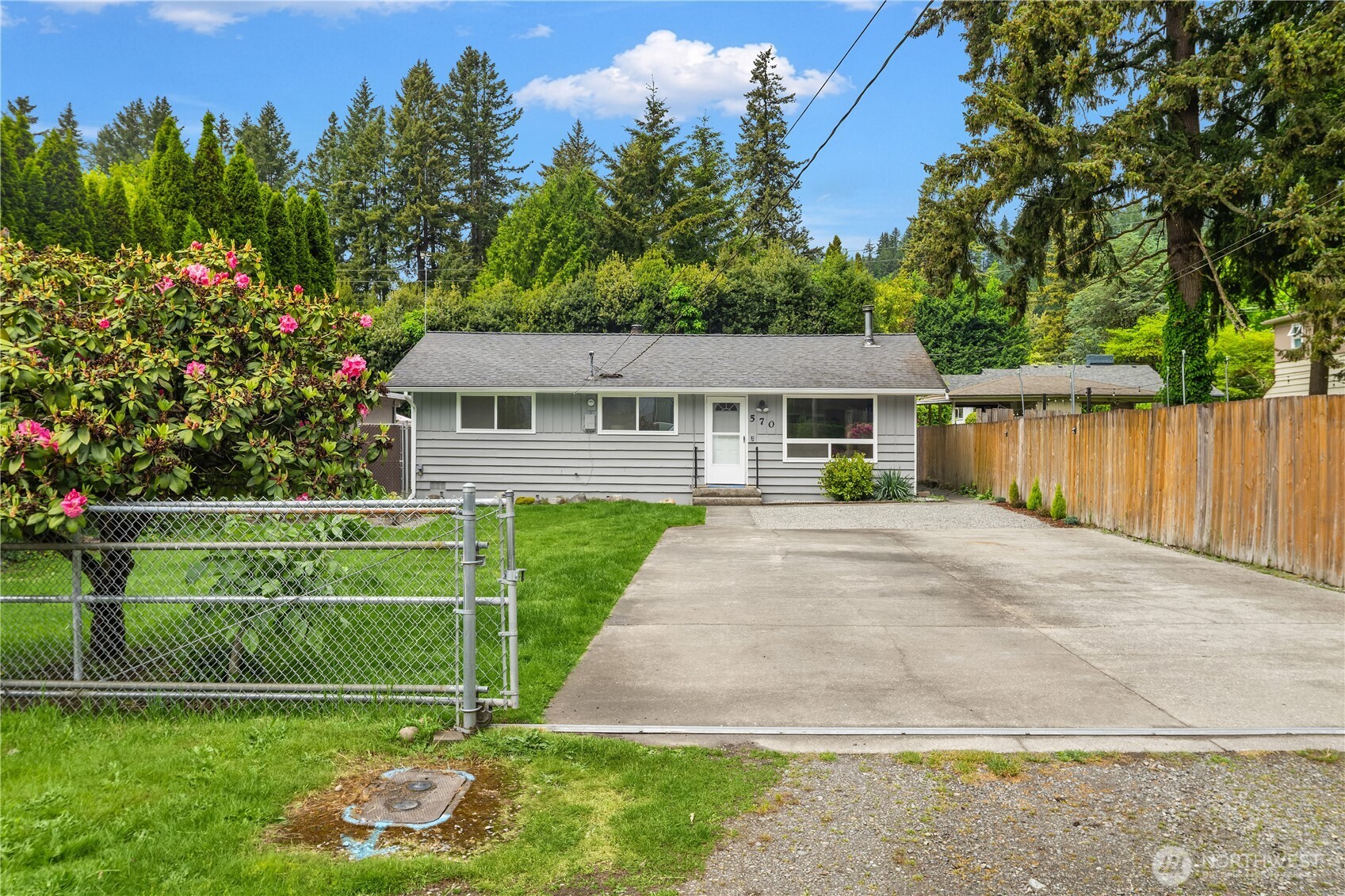 570 Se Andrews Street Property Photo 23