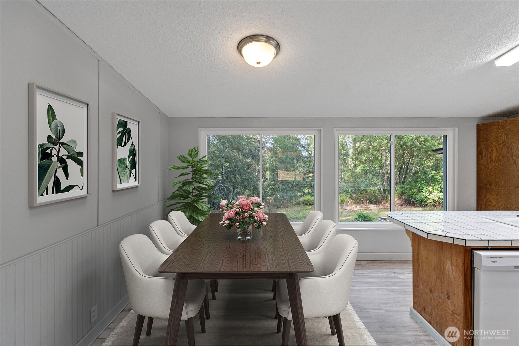 1920 E Trails End Drive Property Photo 4
