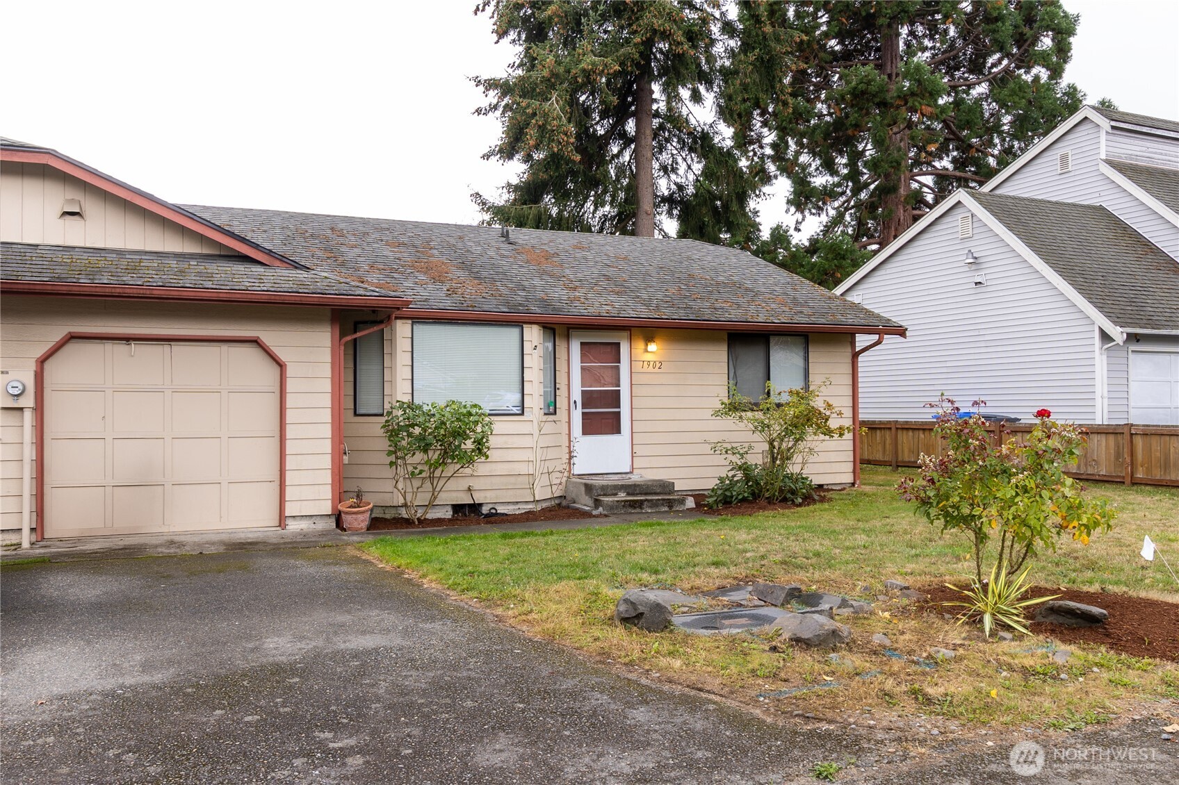 1902 74th Street Ct Property Photo 2