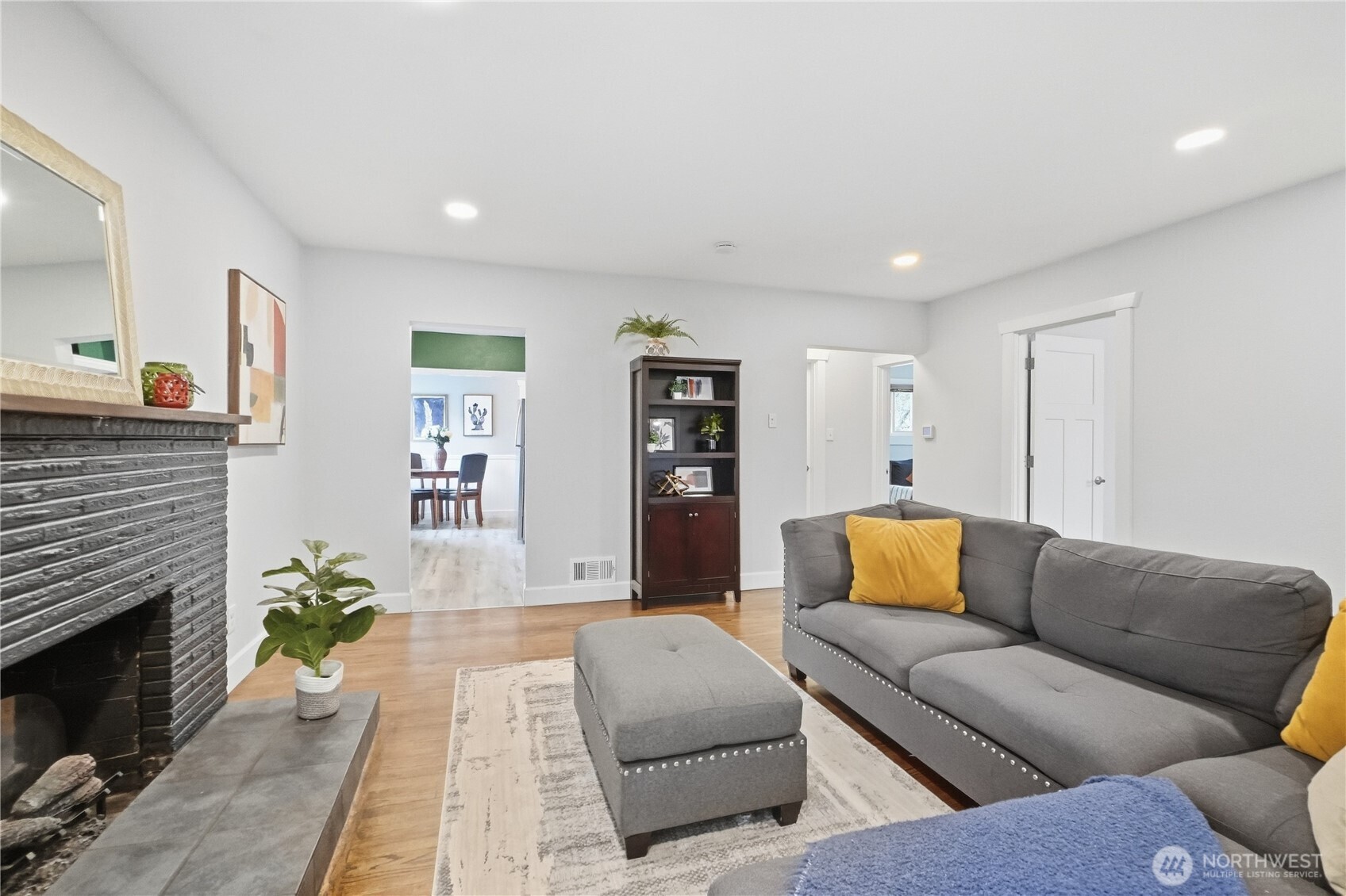 5215 S Oakes Street Property Photo 5