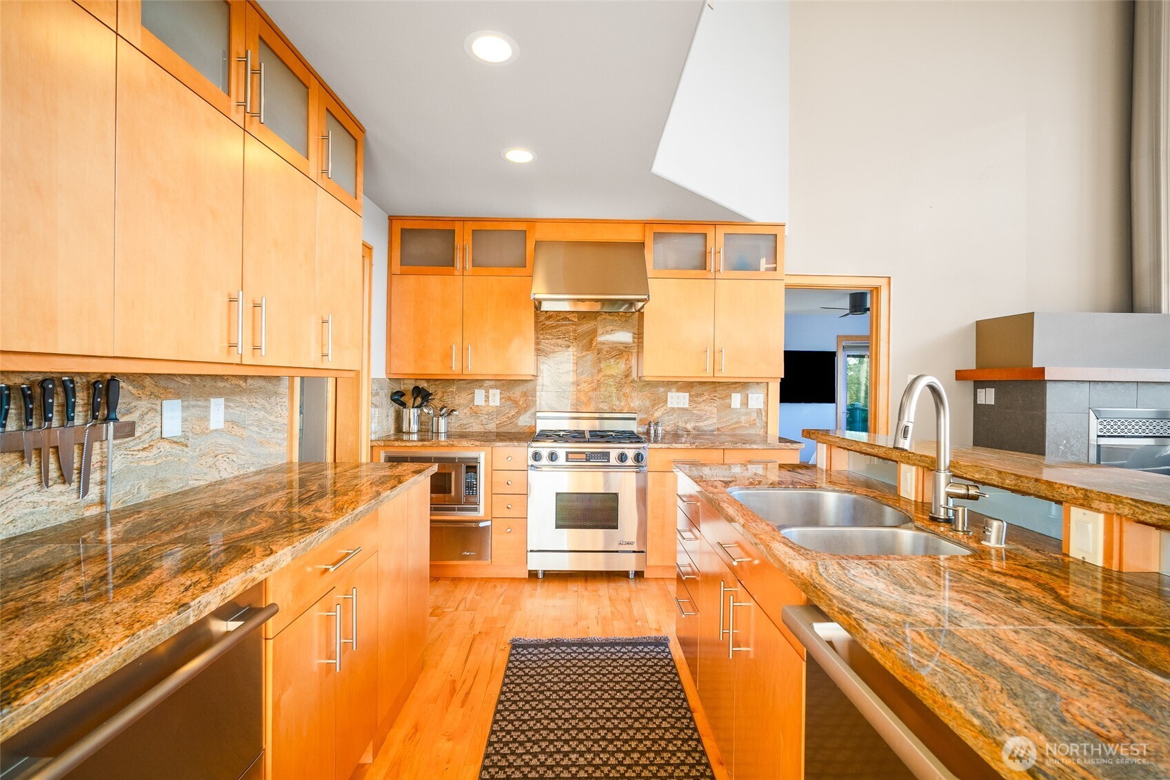 106 N State Street Property Photo 16