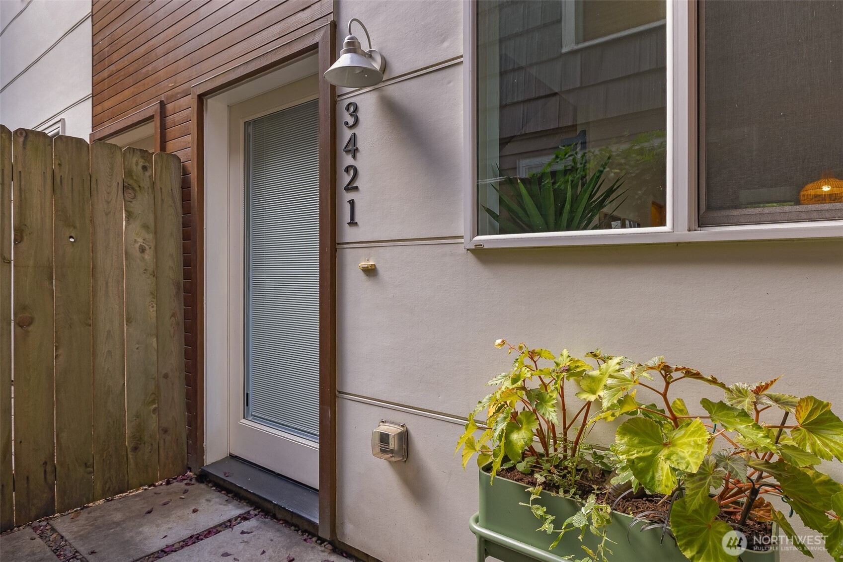 3421 Beacon Avenue Property Photo 1