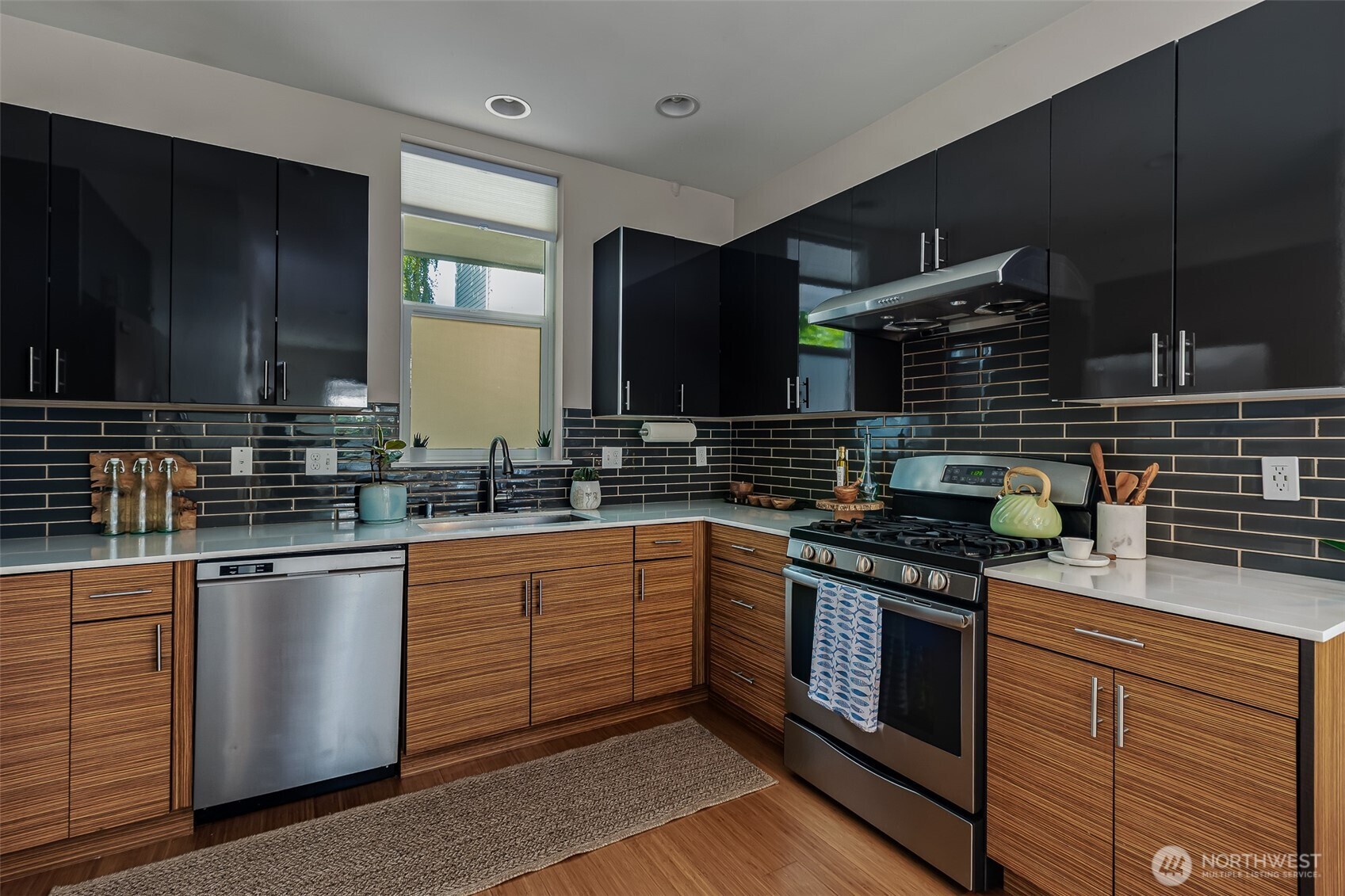 3421 Beacon Avenue Property Photo 5
