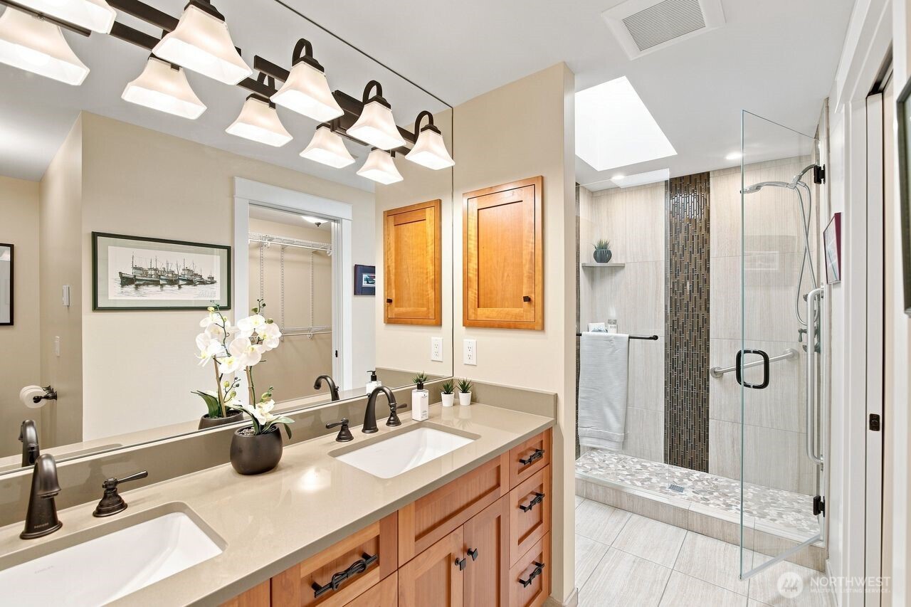 15000 Village Green Drive 2 Property Photo 20