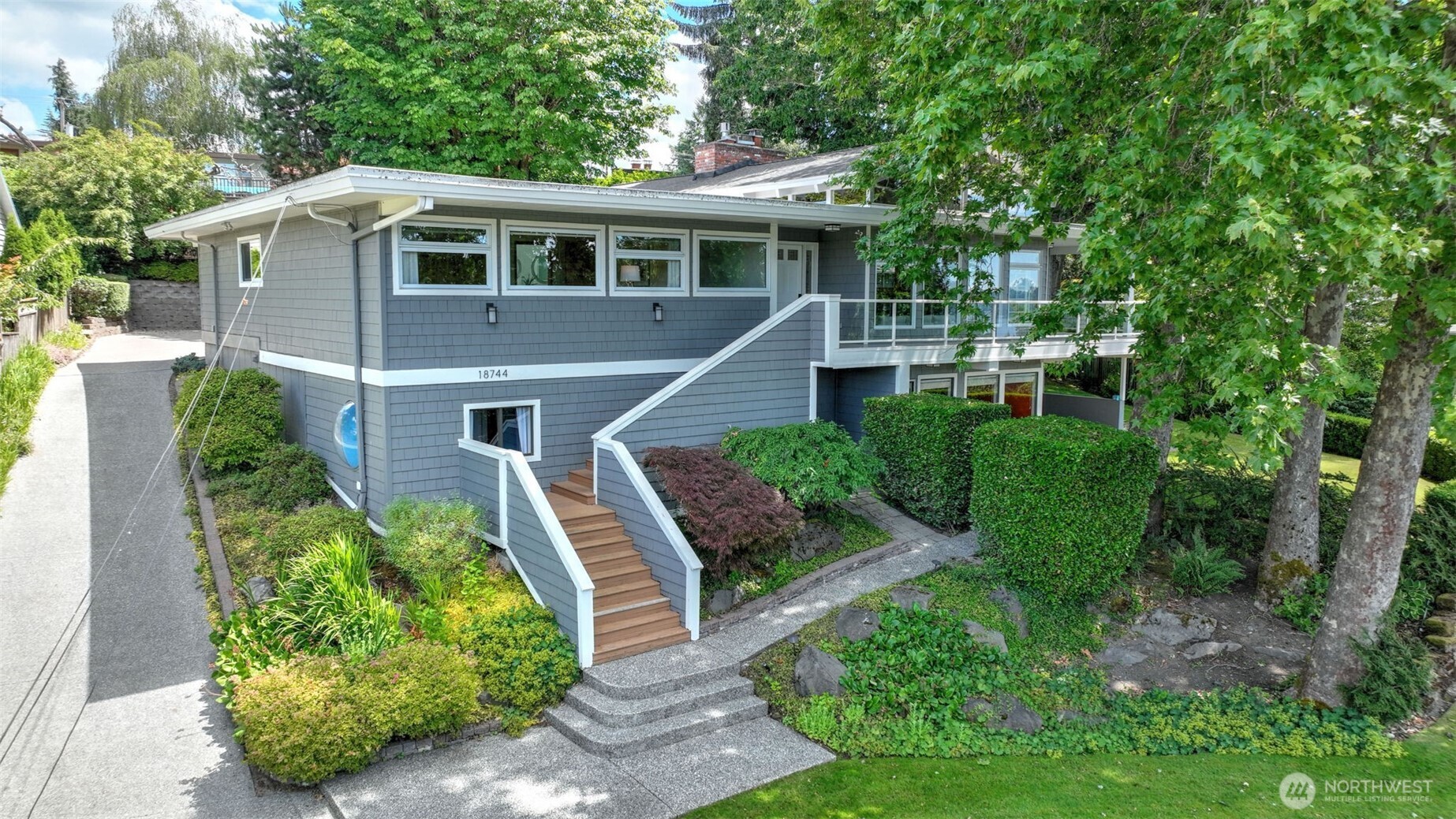 18744 Kenlake Place Property Photo 1
