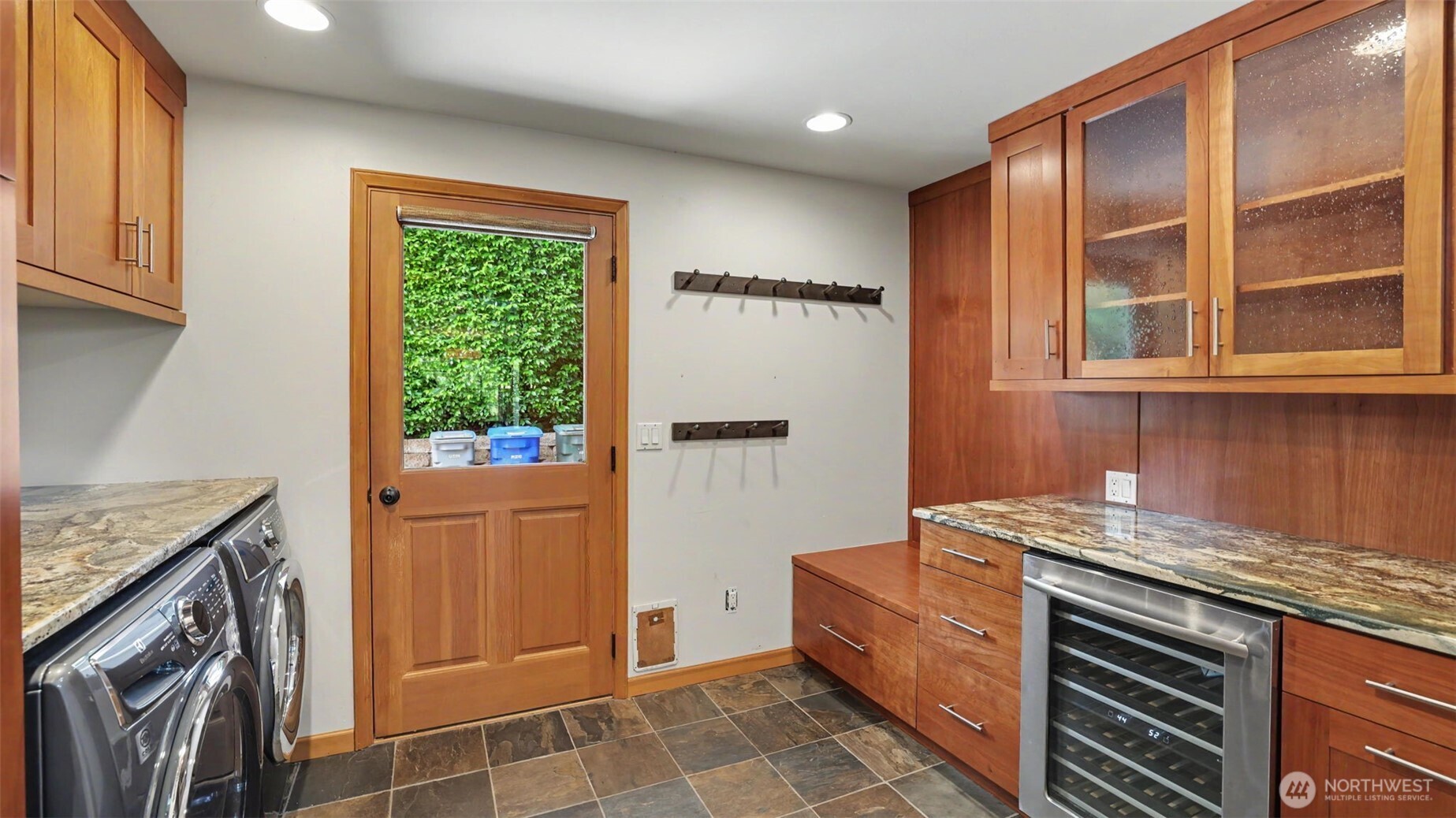 18744 Kenlake Place Property Photo 14