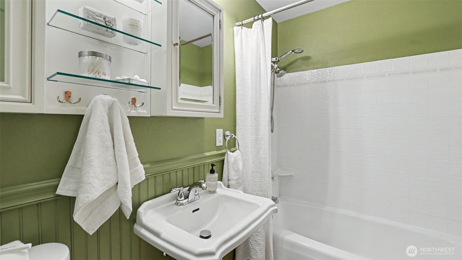 18744 Kenlake Place Property Photo 17