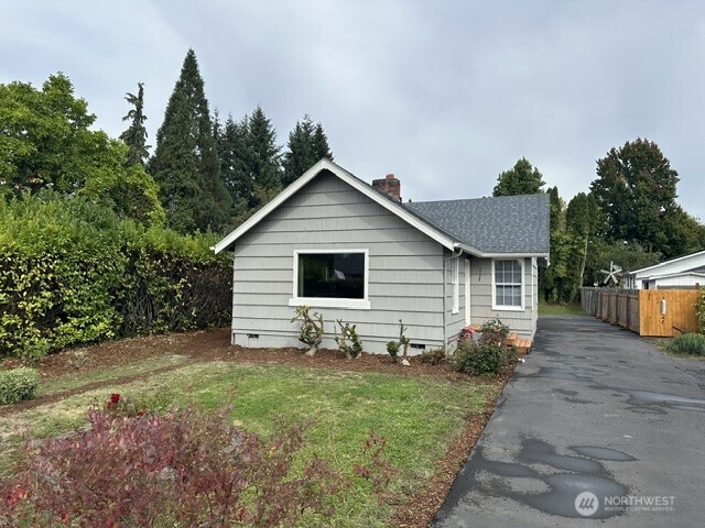 3324 Ocean Beach Highway Property Photo 2