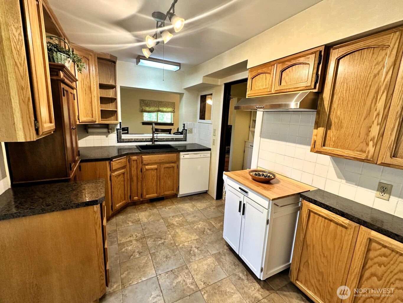 272 S Alder Street Property Photo 8