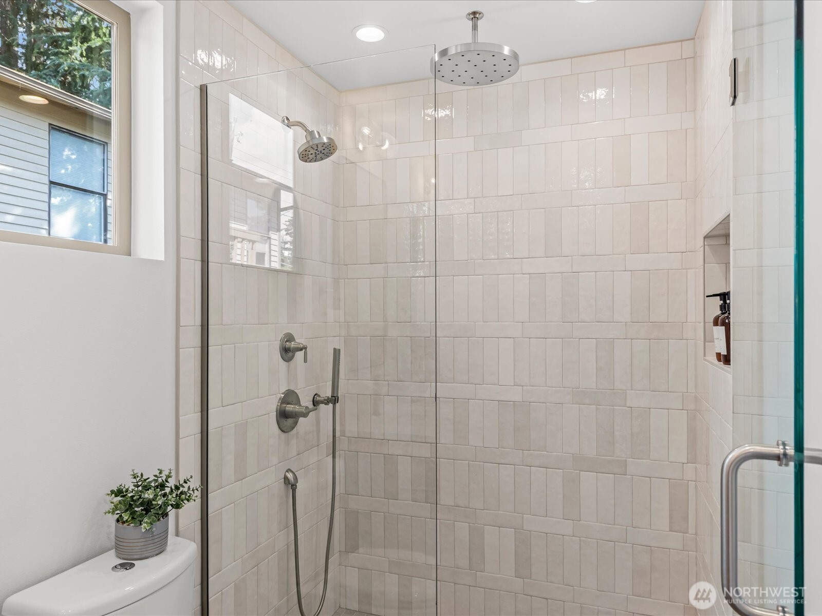 307 Nw 52nd Street B Property Photo 18