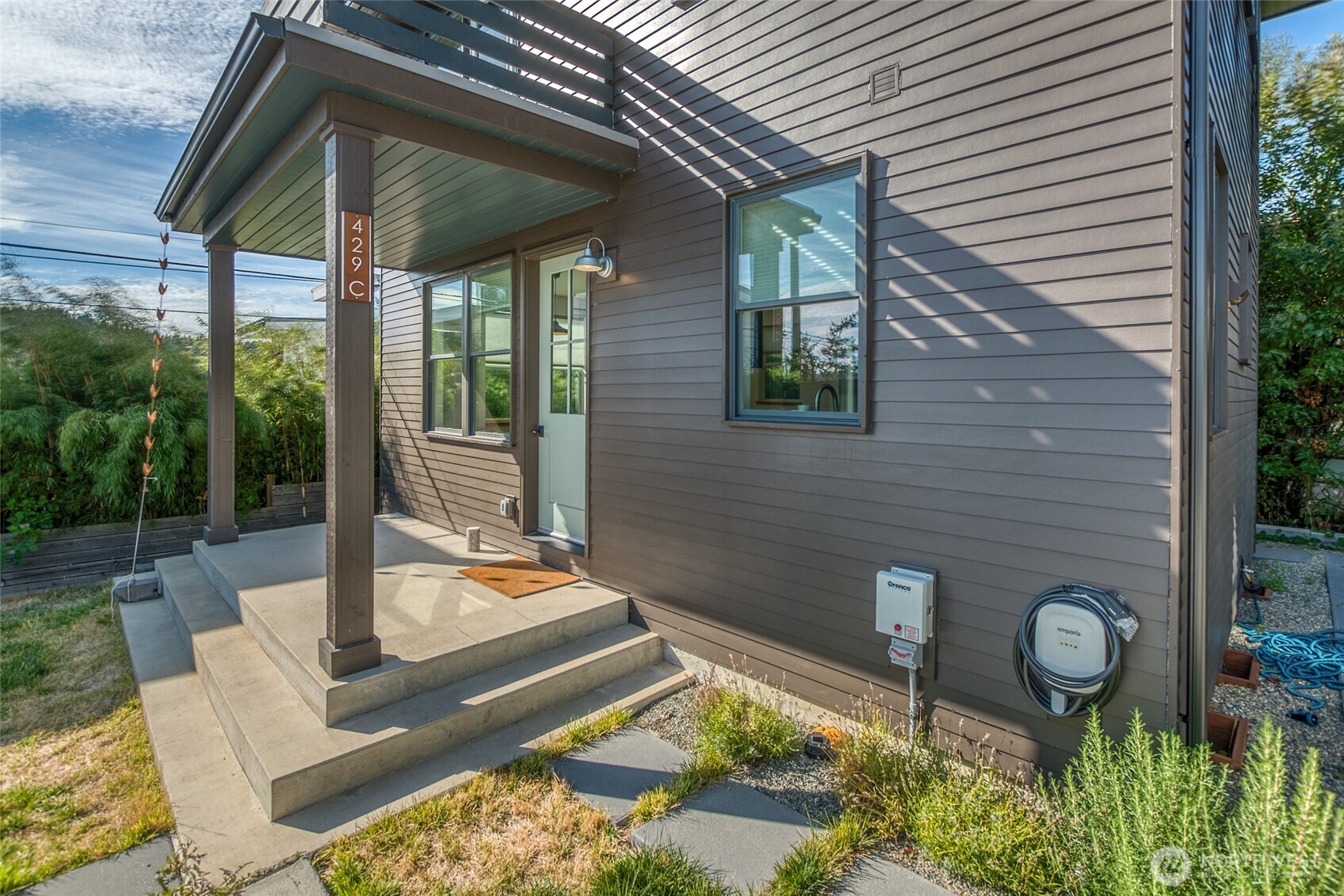 429 Pine Street C Property Photo 4