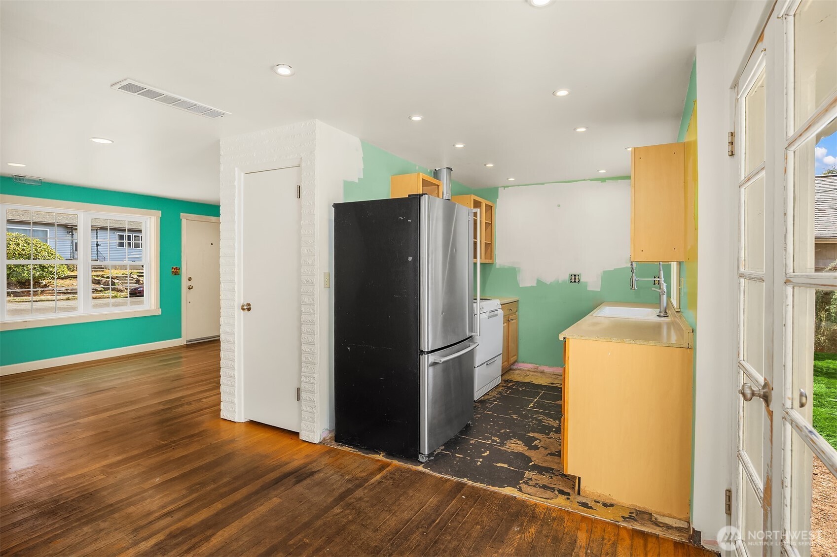 15329 Stone Avenue Property Photo 13