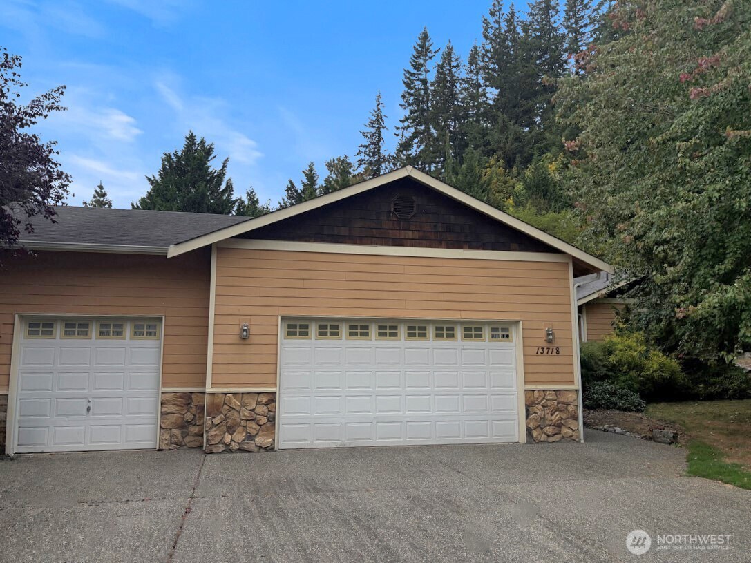 13718 248th Avenue Property Photo 2