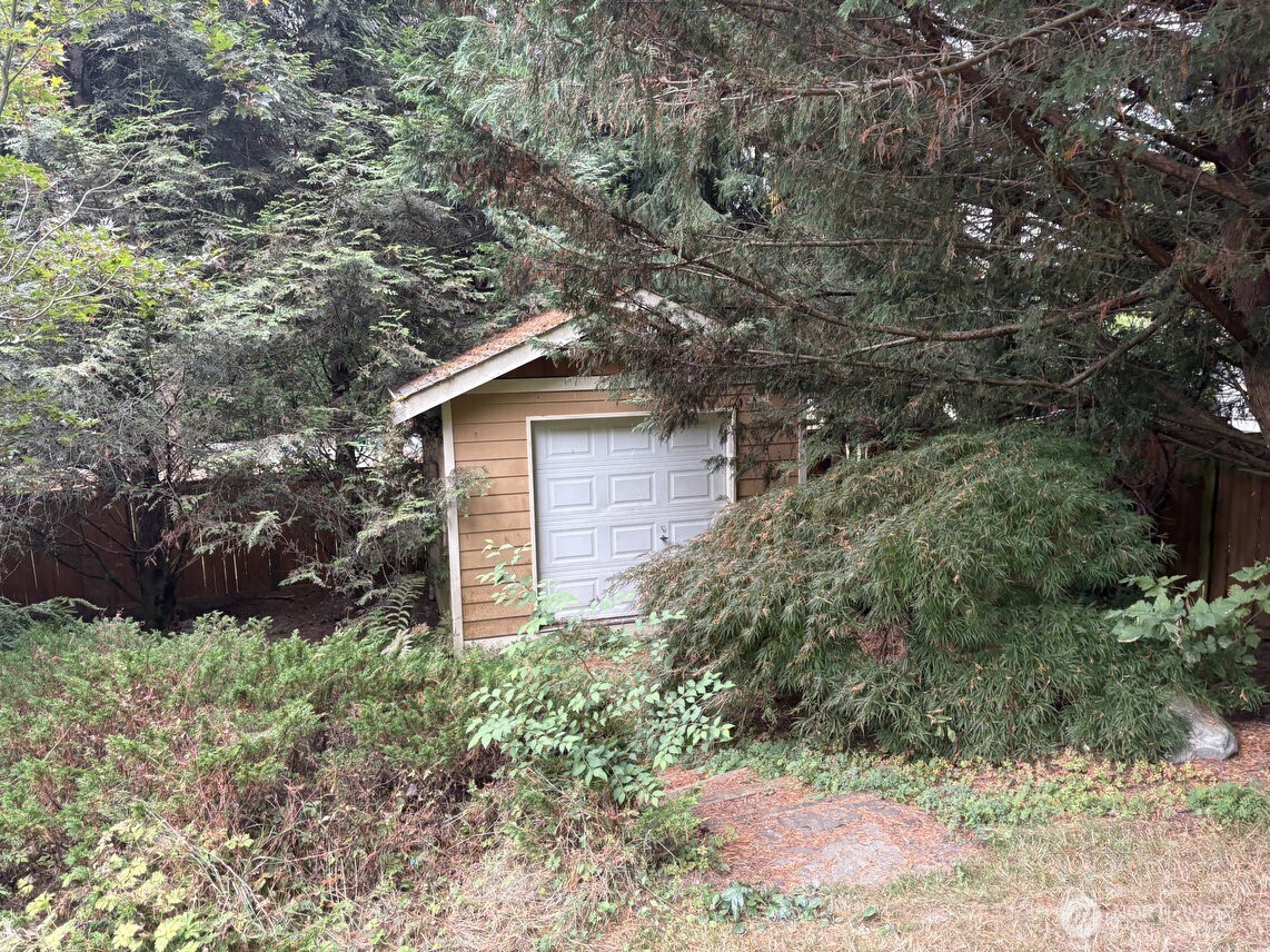 13718 248th Avenue Property Photo 4