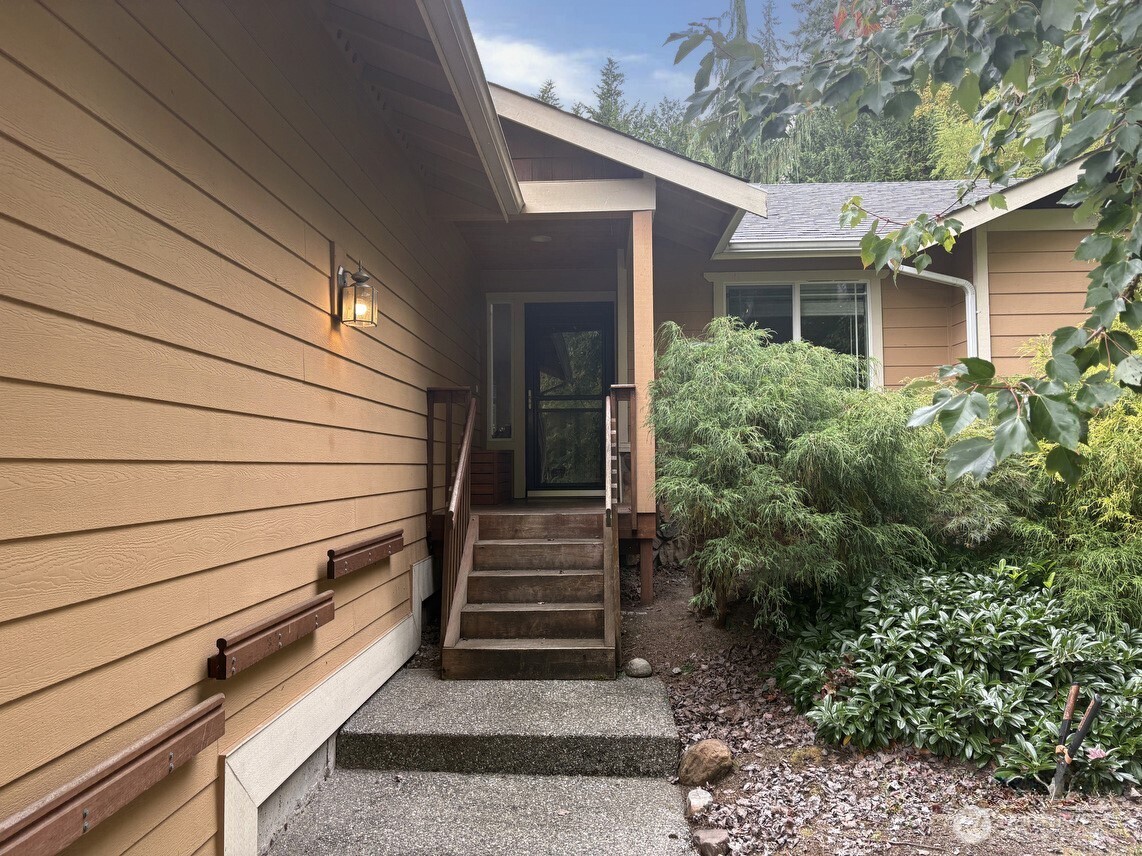 13718 248th Avenue Property Photo 6