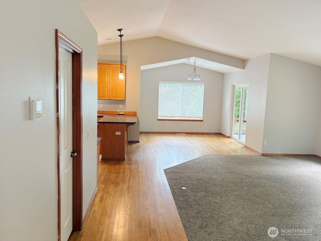 13718 248th Avenue Property Photo 7