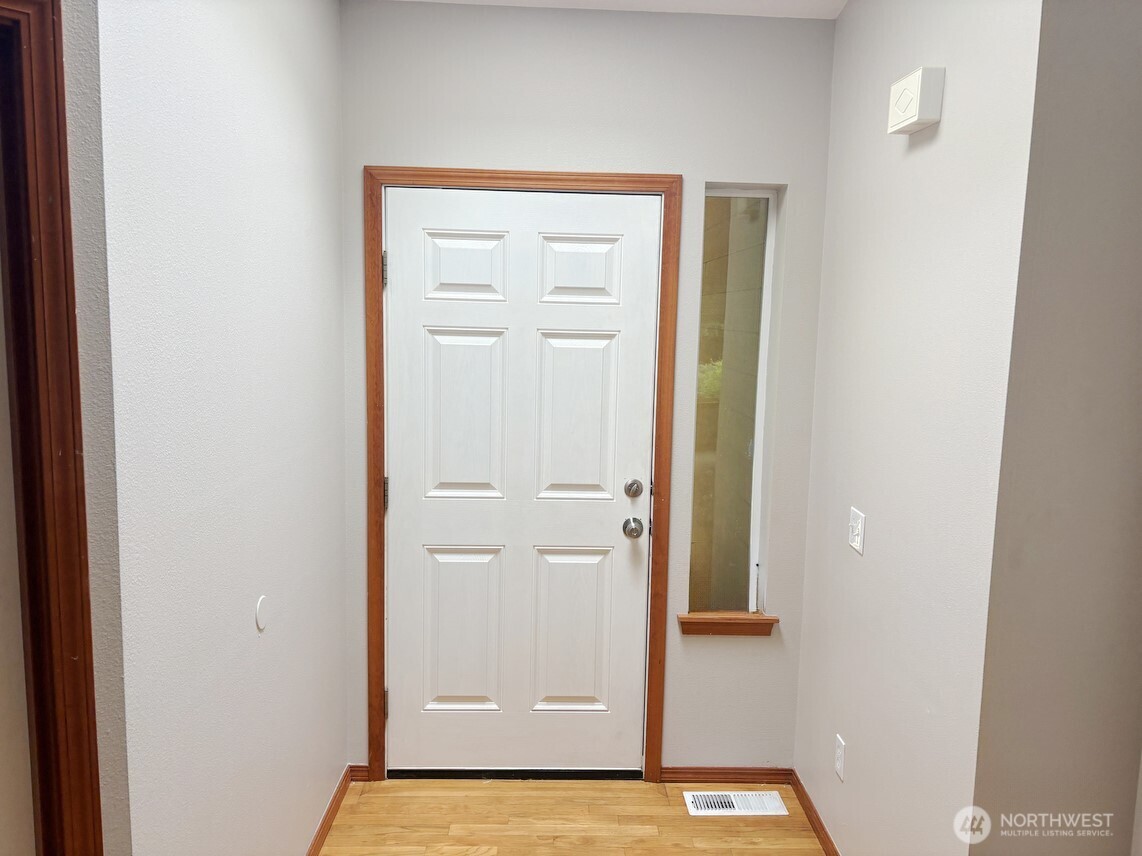 13718 248th Avenue Property Photo 8