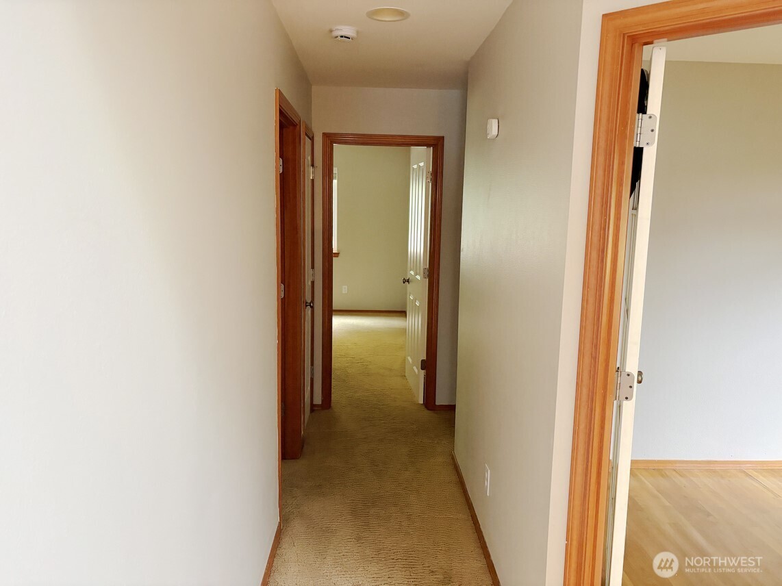13718 248th Avenue Property Photo 9