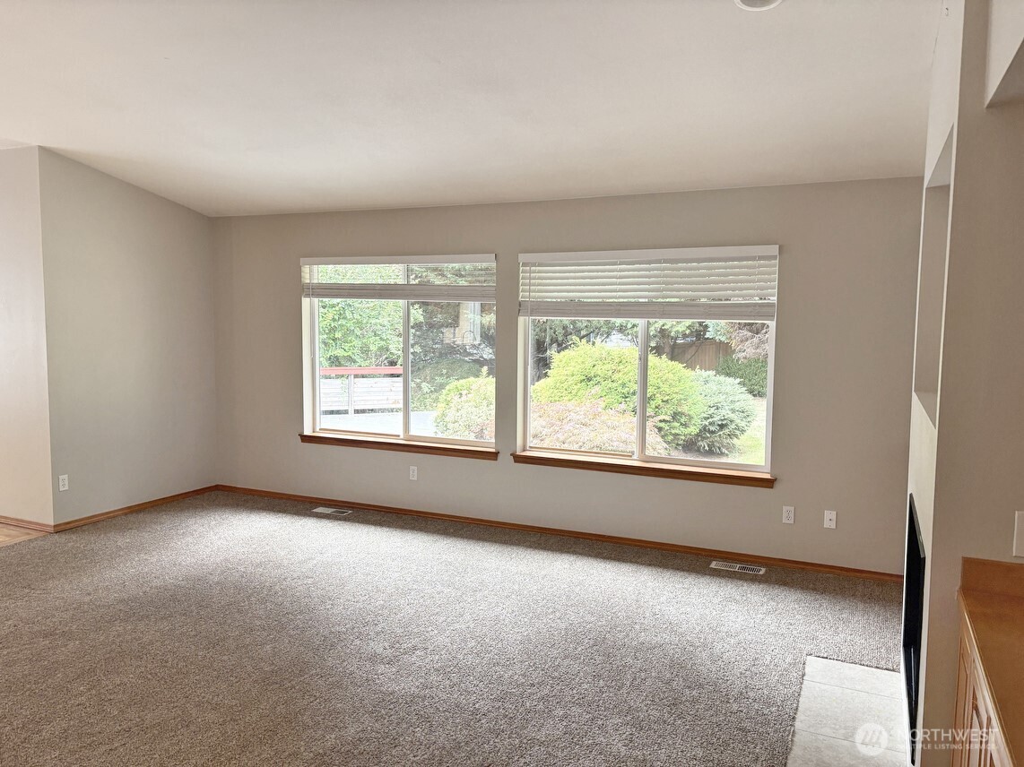 13718 248th Avenue Property Photo 13