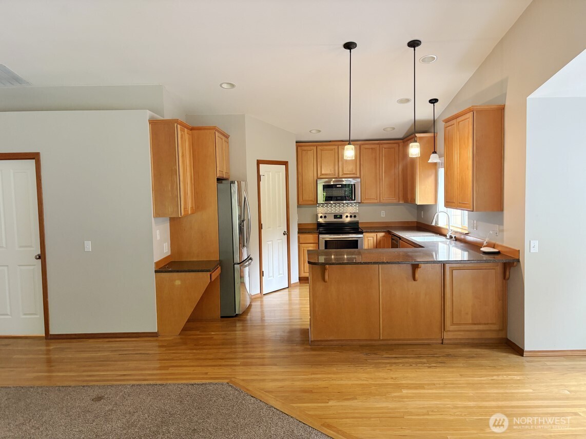 13718 248th Avenue Property Photo 15