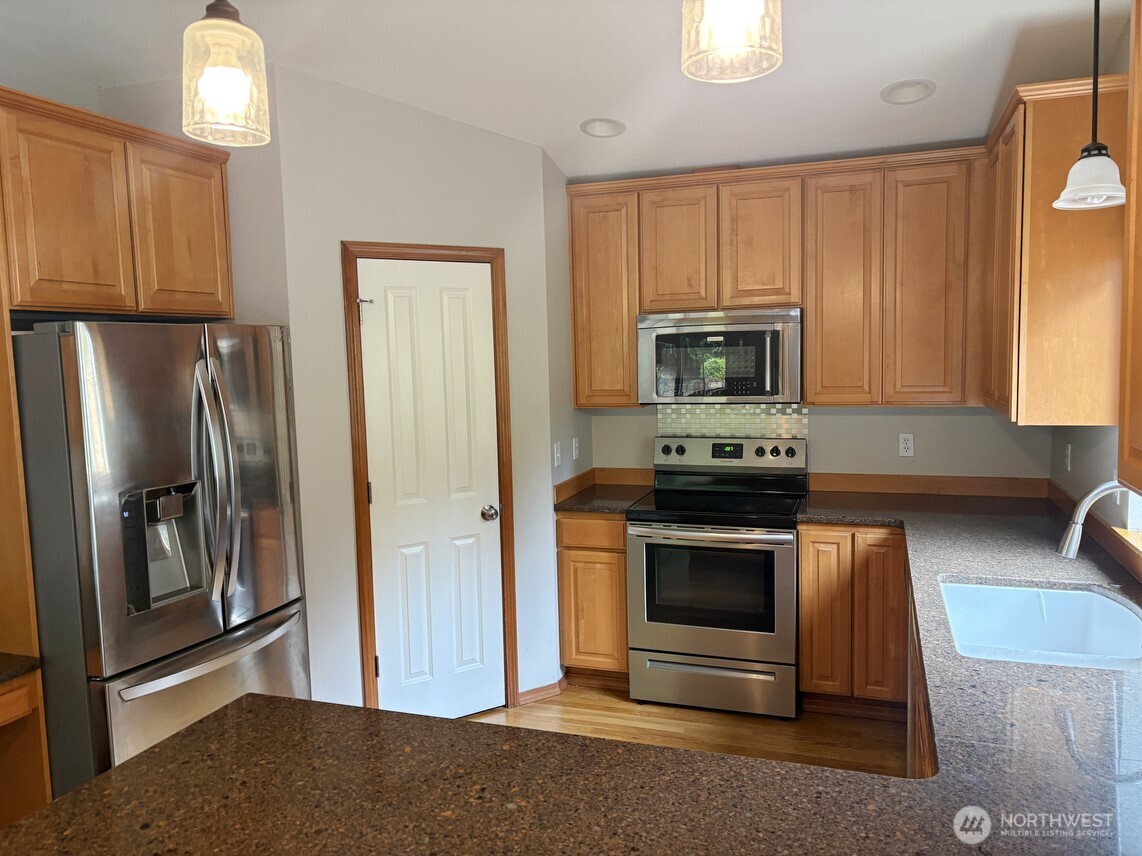 13718 248th Avenue Property Photo 20