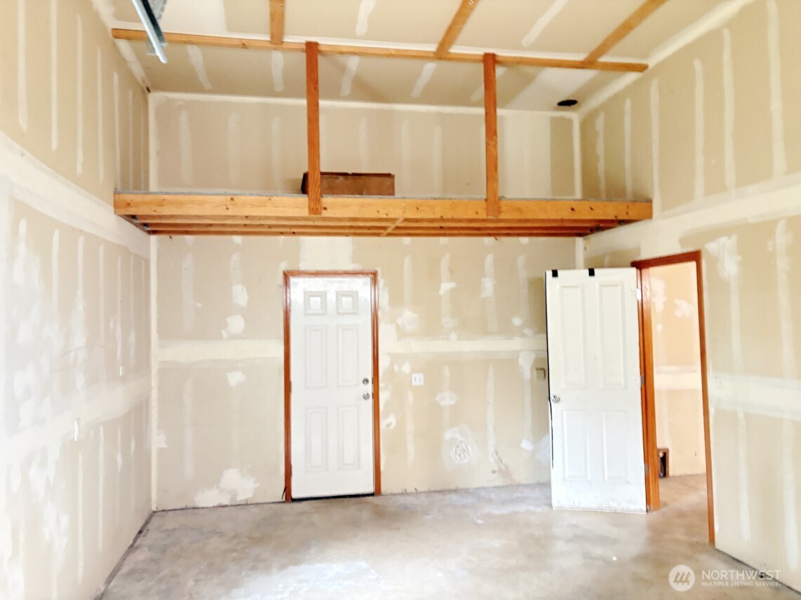 13718 248th Avenue Property Photo 25