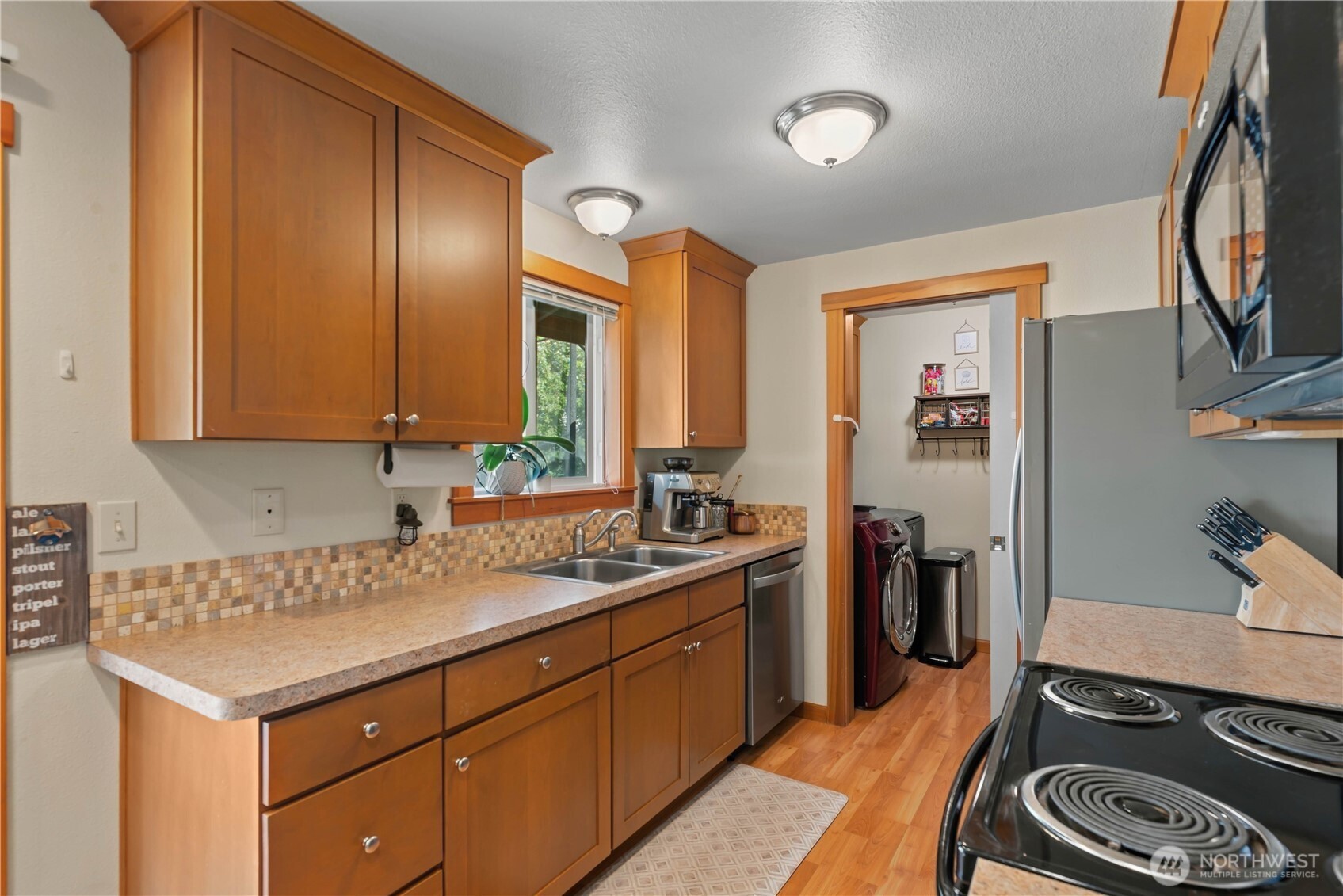 27 31st Street Property Photo 11