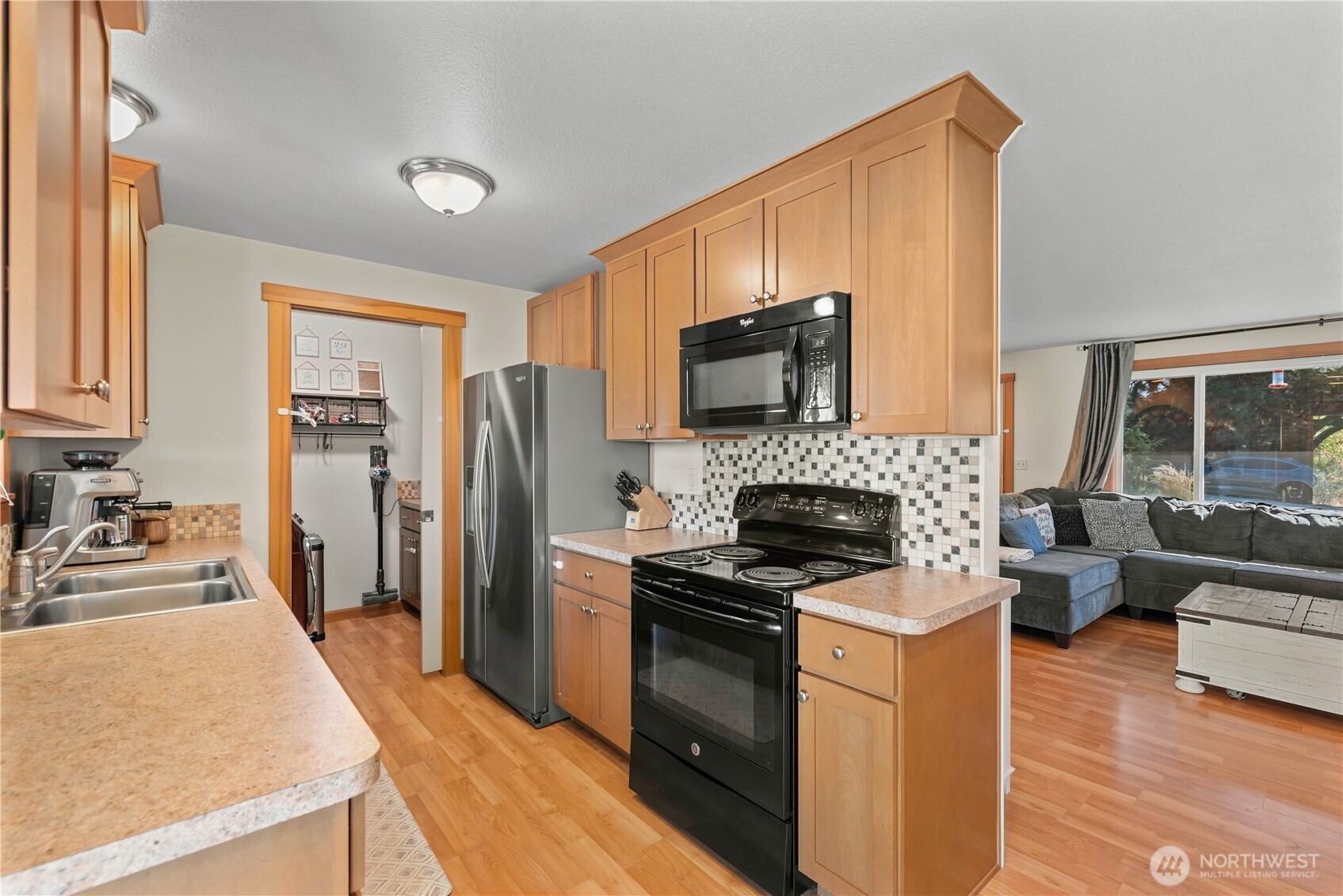27 31st Street Property Photo 14