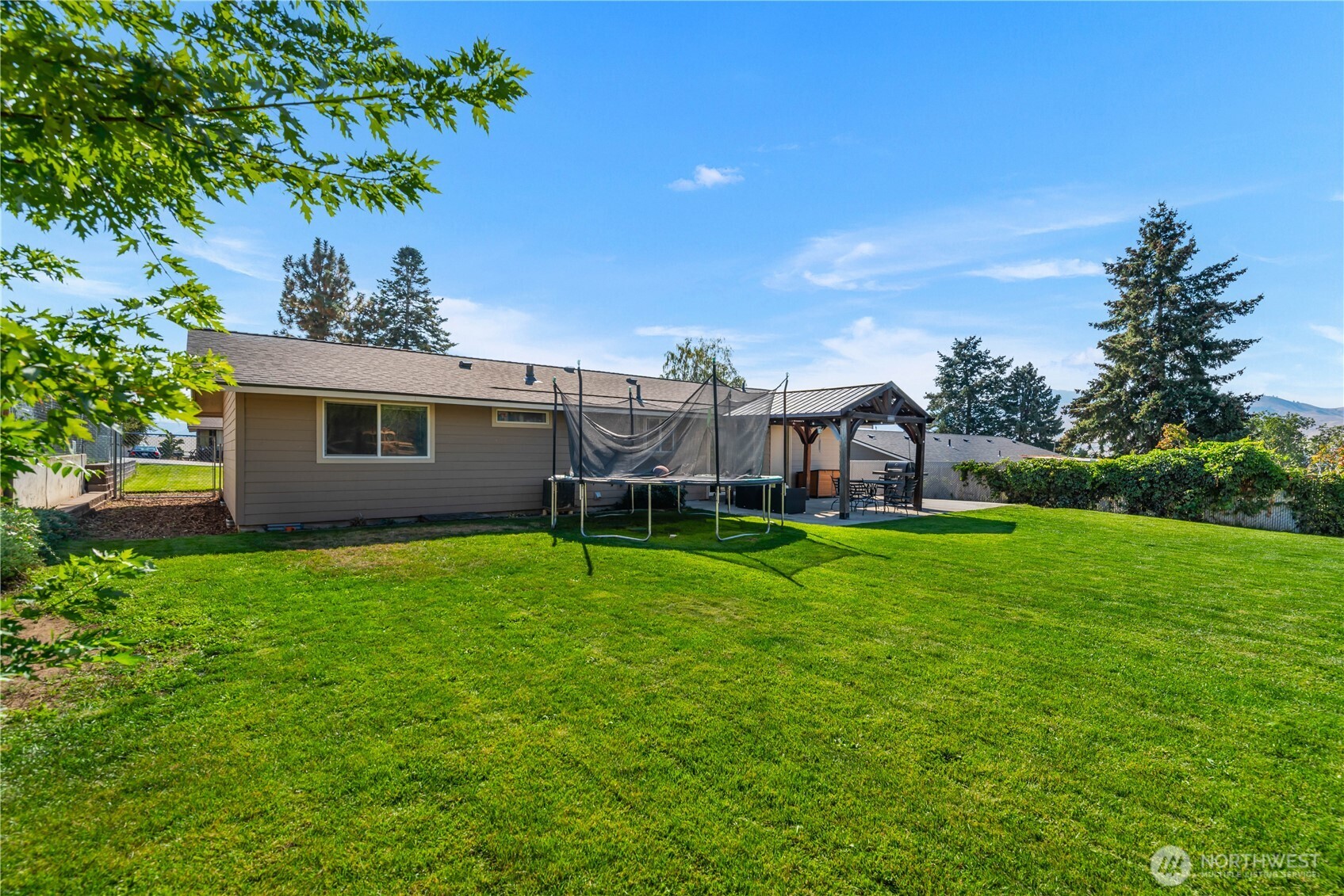 27 31st Street Property Photo 32