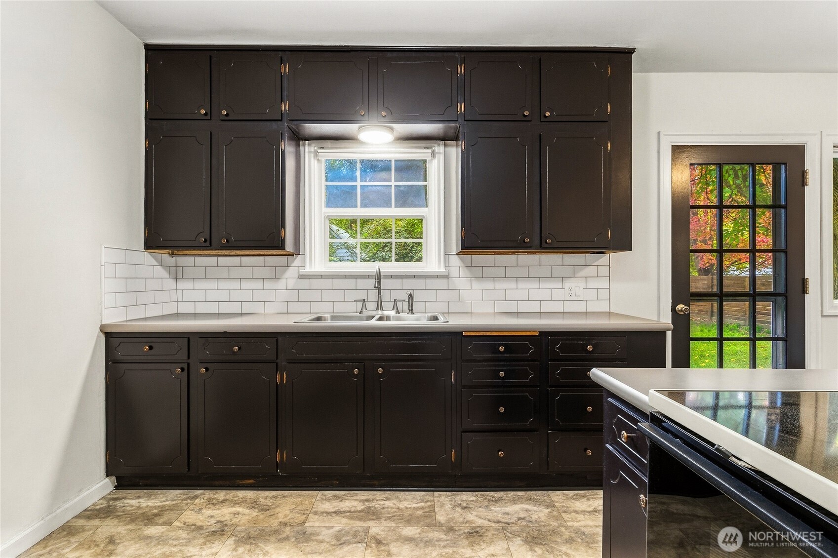 1222 Bonsella Street Property Photo 4