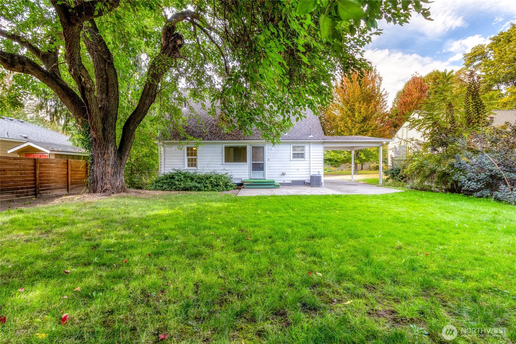 1222 Bonsella Street Property Photo 6