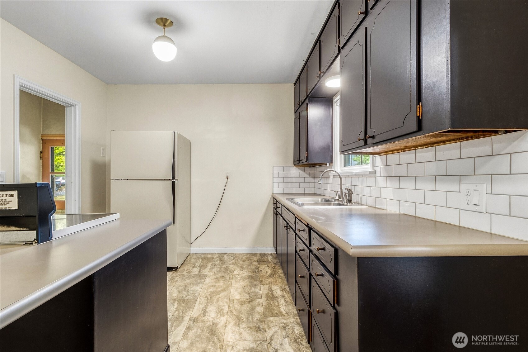 1222 Bonsella Street Property Photo 11