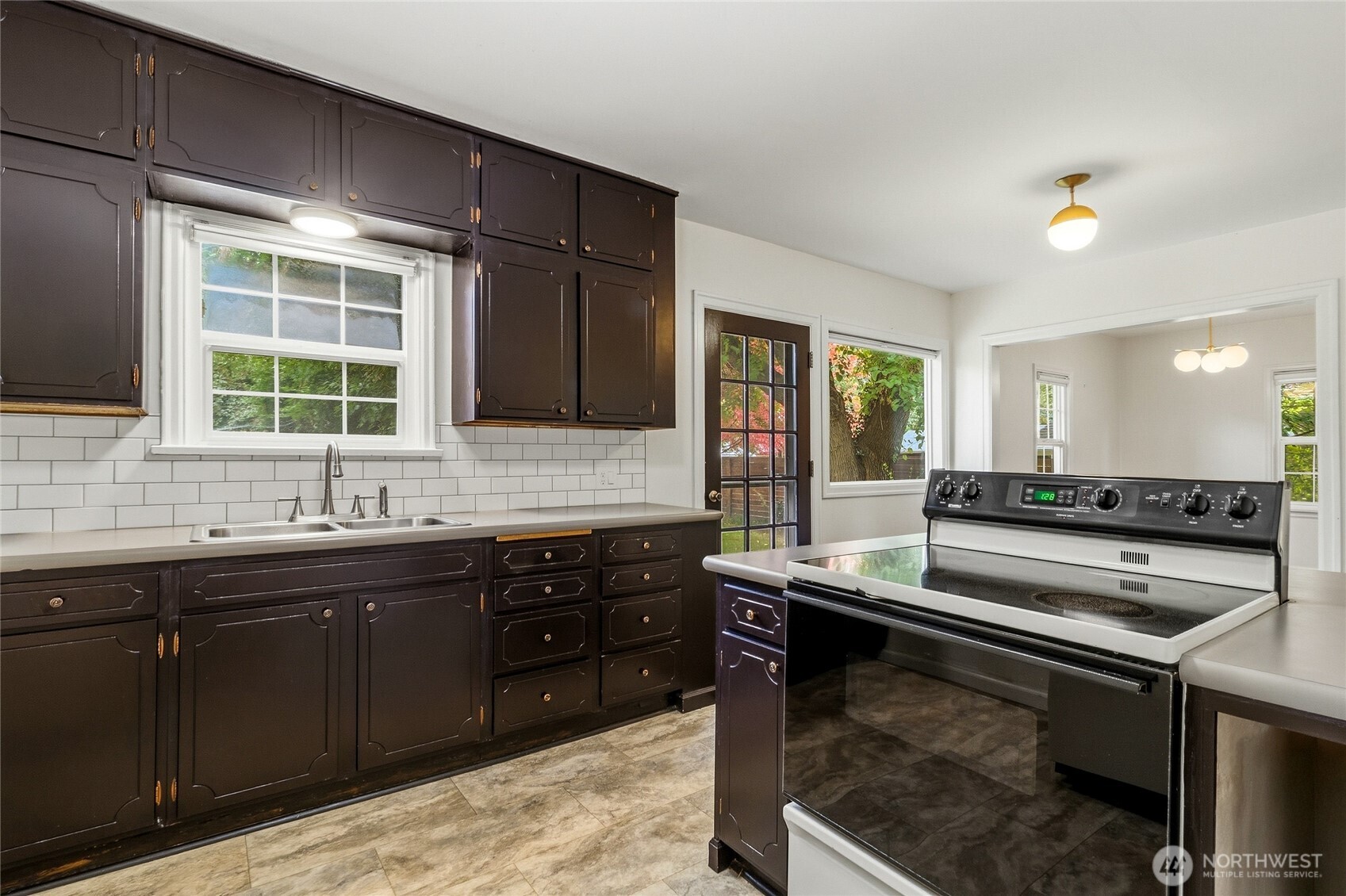 1222 Bonsella Street Property Photo 12