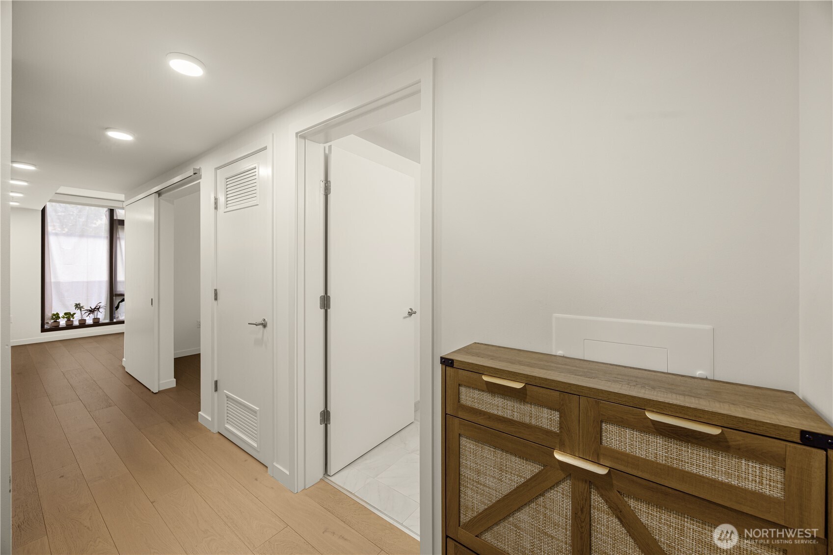800 Columbia St 808 Property Photo 3
