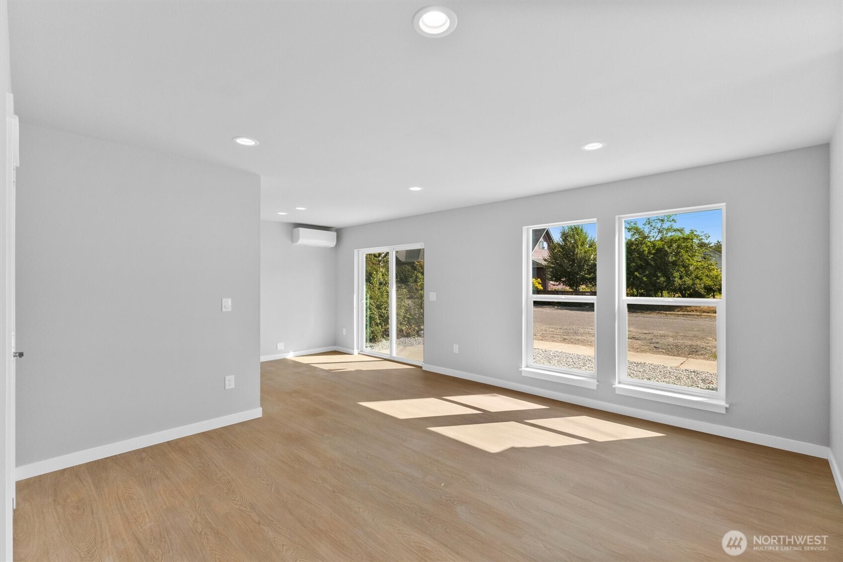 2511 Peabody Street Property Photo 5