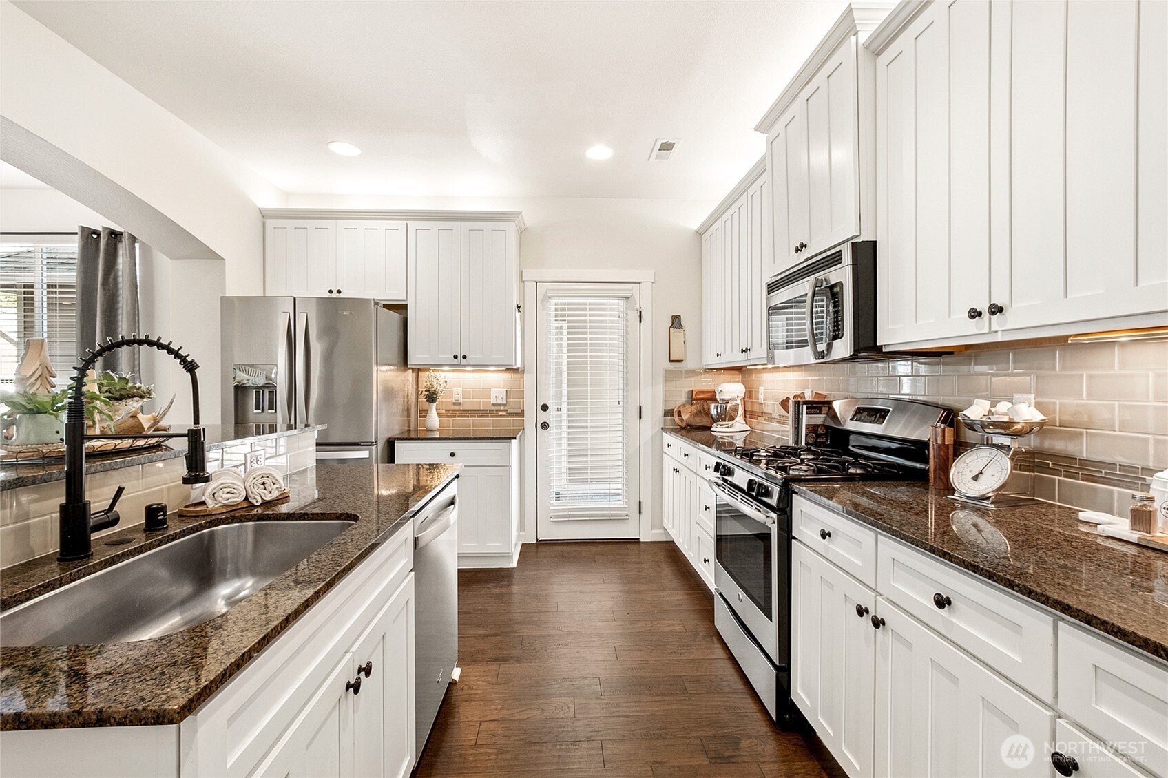 1670 Eagles Nest Place Property Photo 8