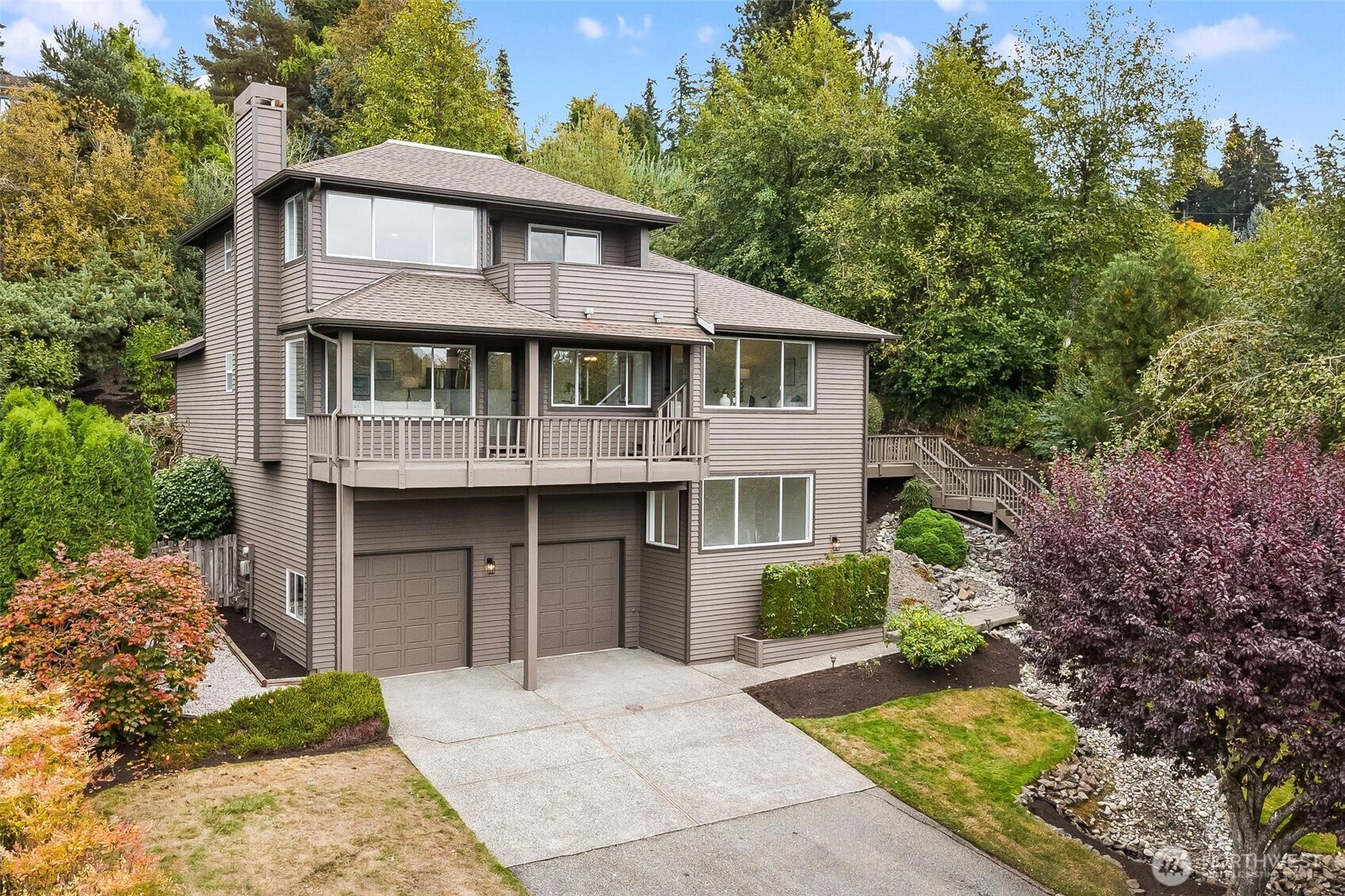 17105 76th Avenue Property Photo 3