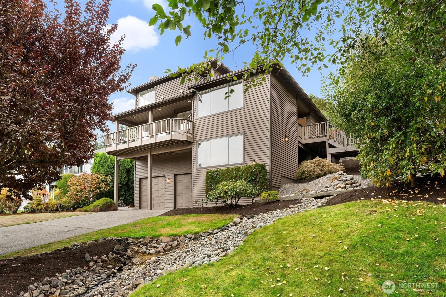 17105 76th Avenue Property Photo 5