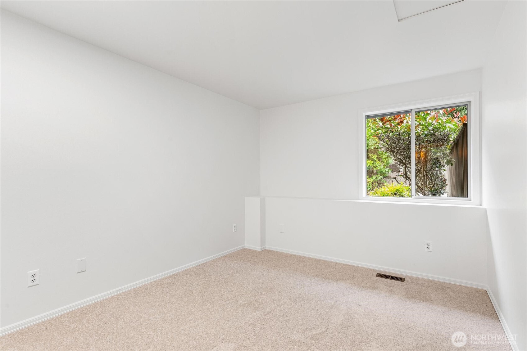 17105 76th Avenue Property Photo 18