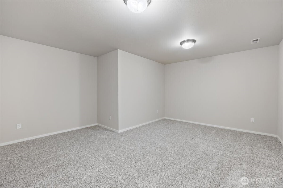 16526 2nd Avenue Property Photo 31