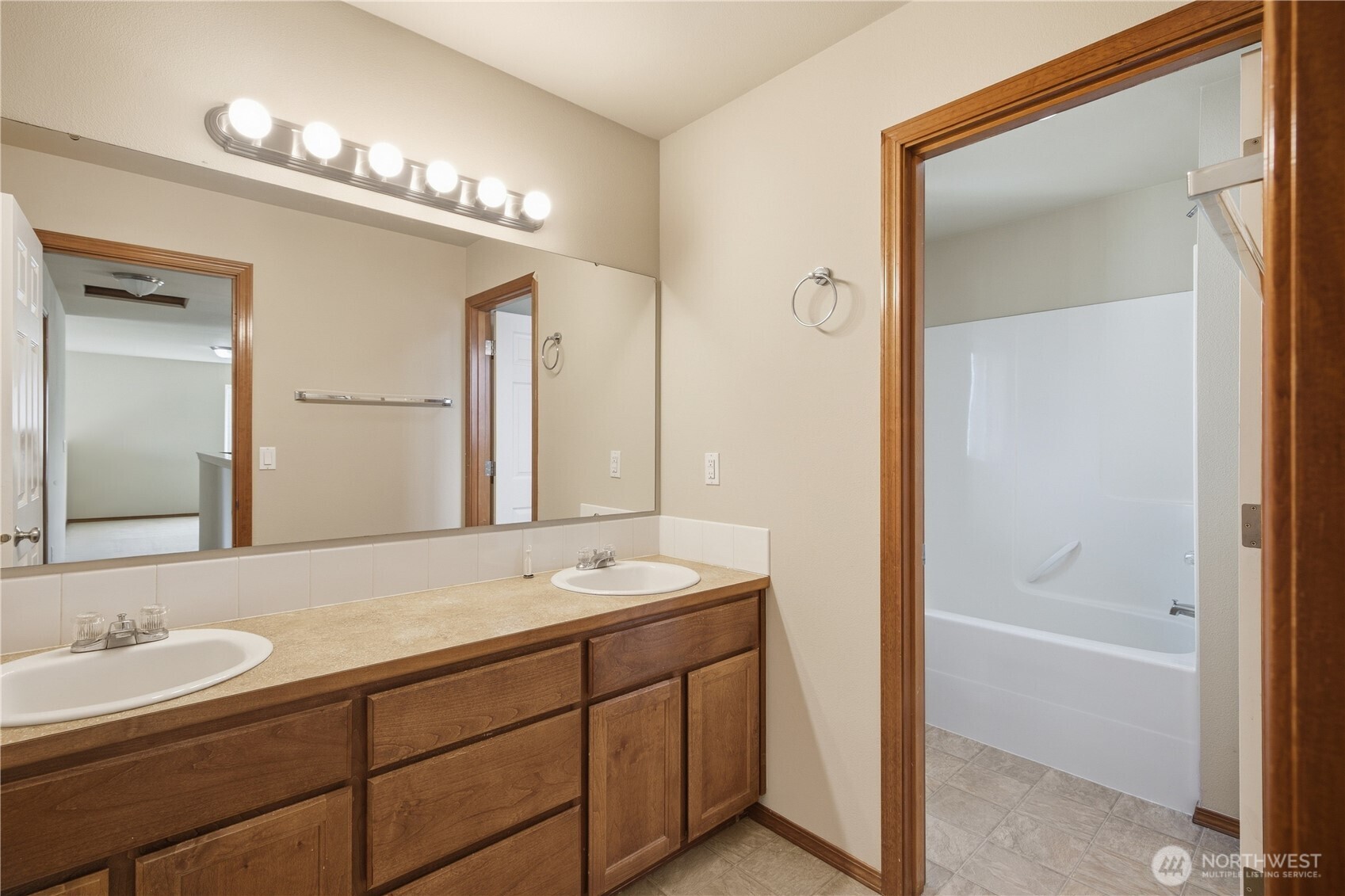 1752 S Prospect Lane Property Photo 28