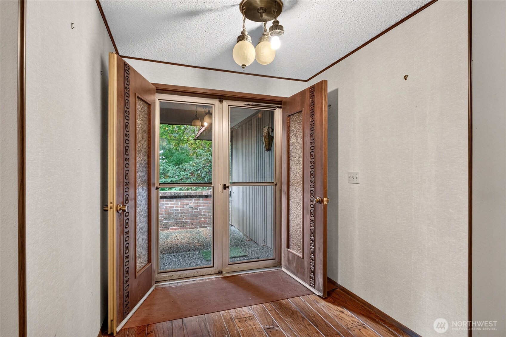 1748 Camden Park Drive Property Photo 4