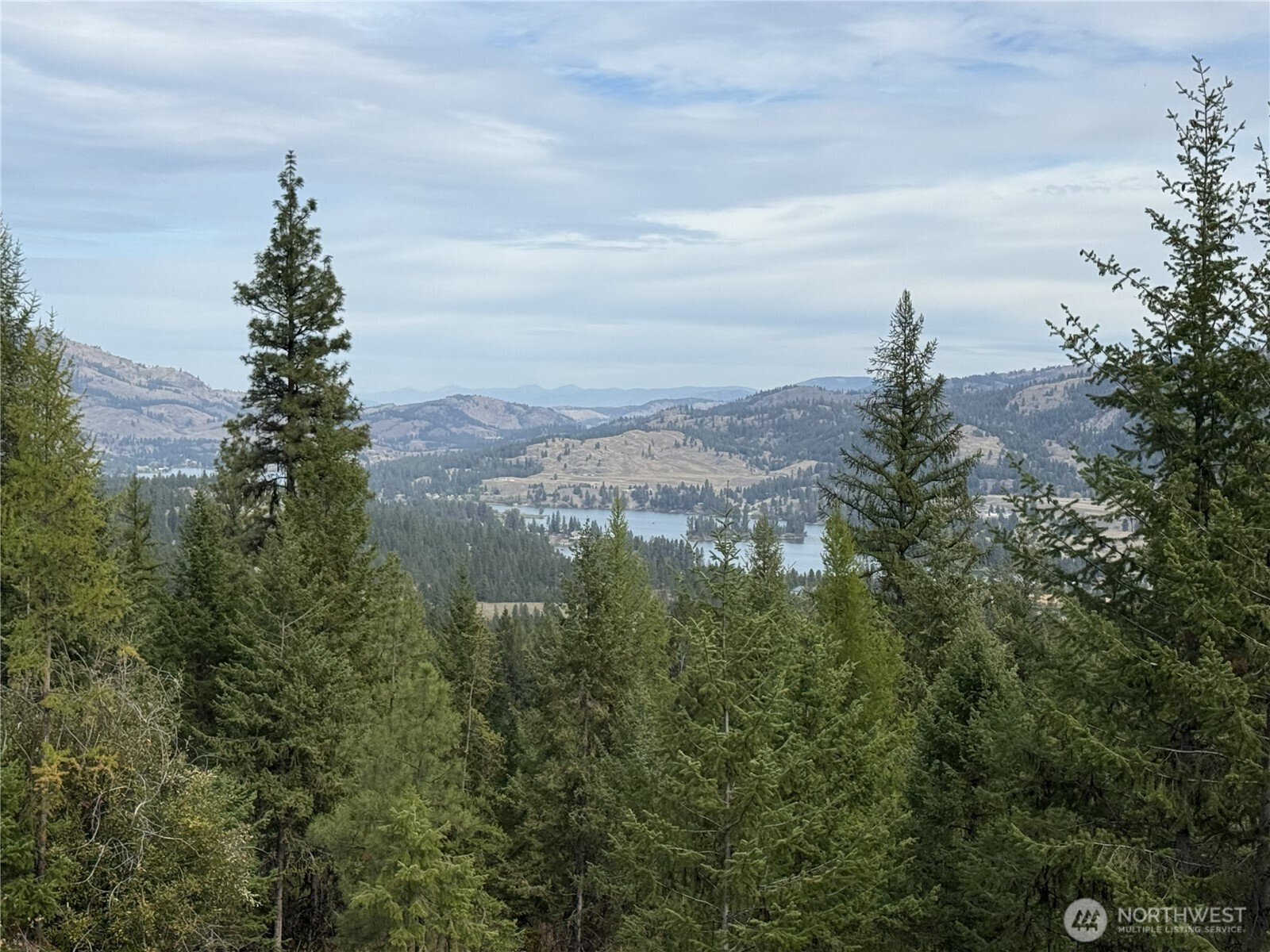 4 Lakeview Drive Property Photo 2