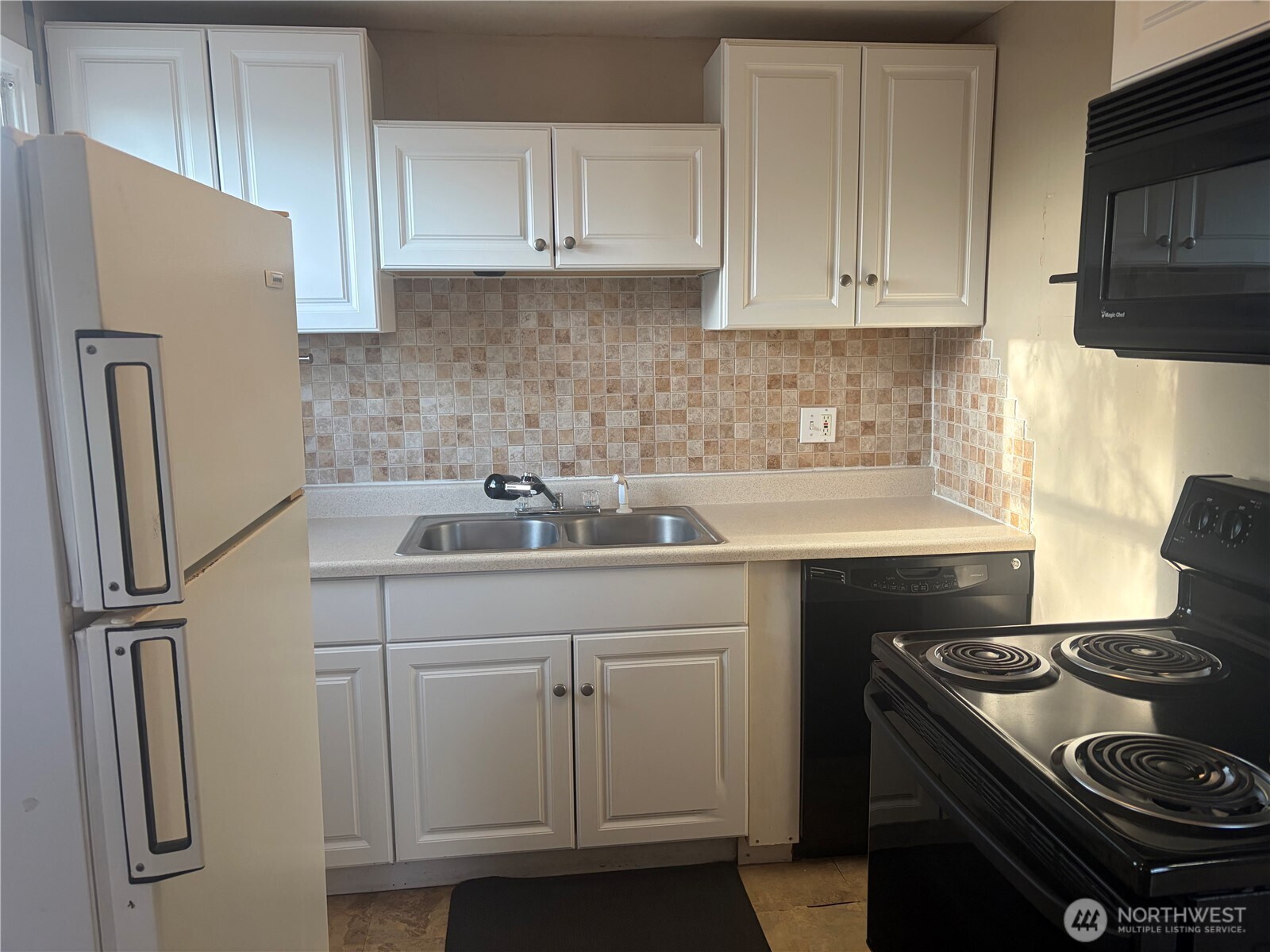 427 N Mattson Drive Property Photo 3