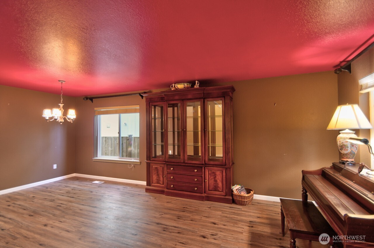 2927 Westside Drive Property Photo 5