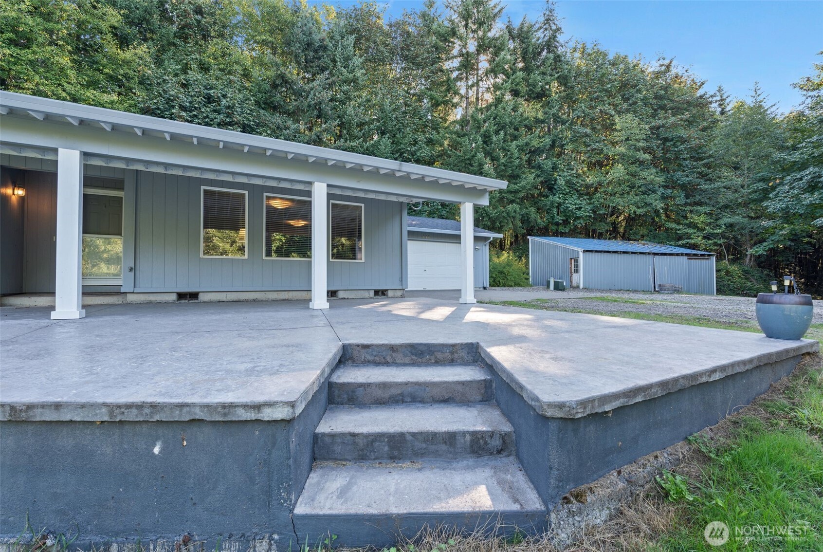 410 Vivian Road Property Photo 3